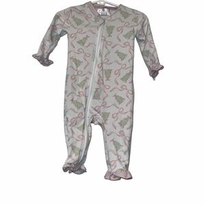 Cecil & Lou One-Piece Footless Sleeper - Pink bow Ribbon & Green Tree Print 3-6m